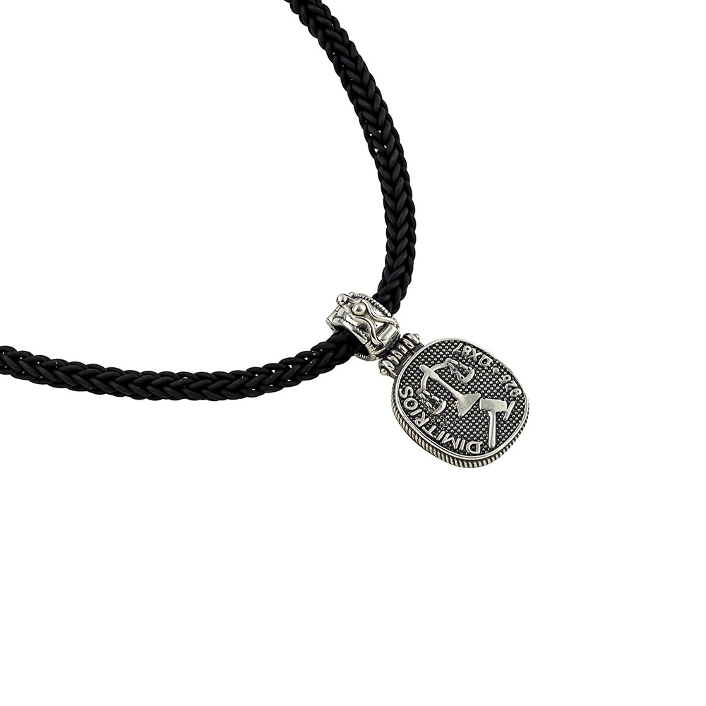 Ασημένιο Μενταγιόν με Χαραγμένο Σύμβολο Δικαιοσύνης