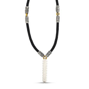 Κολιέ με Πλεκτό Λαστιχένιο Κορδόνι και Ασημένιο Μενταγιόν