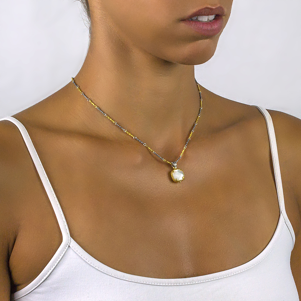 Διπλής Όψης Μενταγιόν με Μαργαριτάρι και Αλυσίδα Τριών Χρωμάτων από τον Dimitrios Exclusive